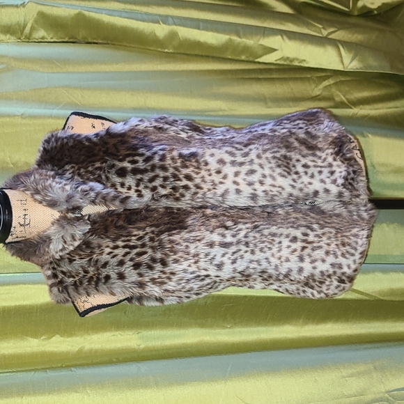 Stitch Faux Animal Printed Vest - Picture 4 of 6